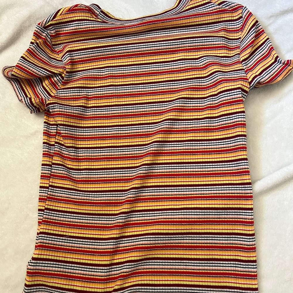 Fits medium, no brand on tag, really good quality